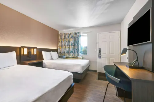 Motel 6 Kirkland, WA - North Kirkland Photos