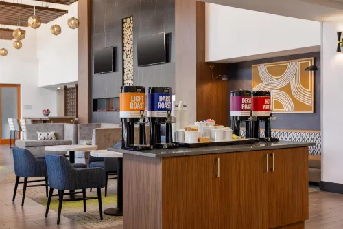 Hampton Inn and Suites by Hilton Windsor Dining Photos