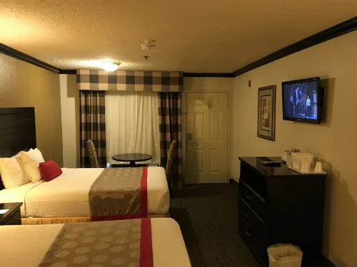 Ramada by Wyndham Ontario Rooms Photos