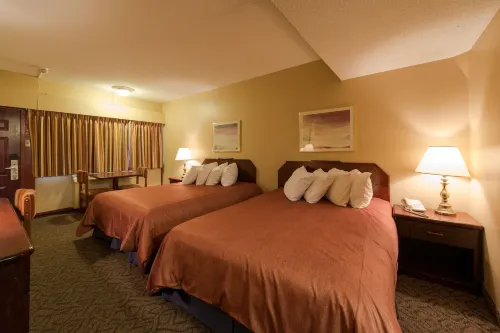 Assiniboine Gordon Inn on the Park Rooms Photos
