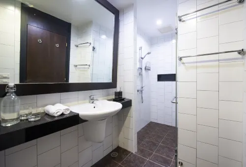 Lokal Phuket "Former K-Hotel" Zimmer Photos