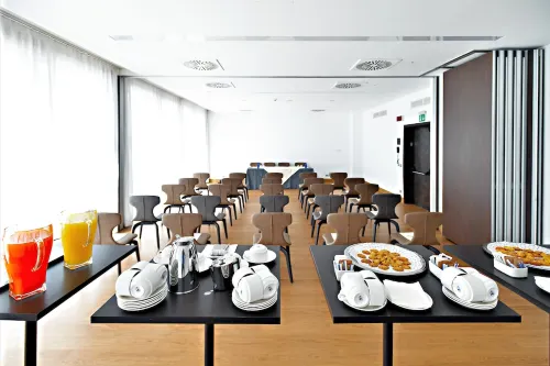 Hilton Garden Inn Milan North تناول الطعام Photos