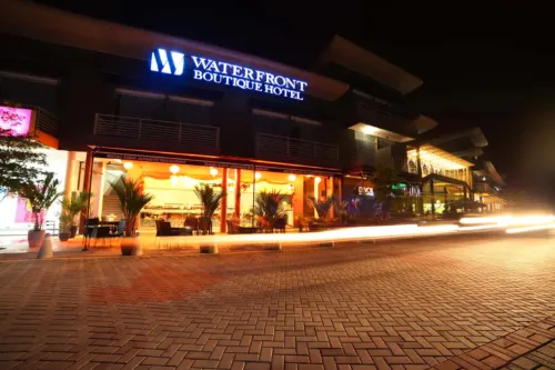 Waterfront Boutique Hotel Esterni Photos