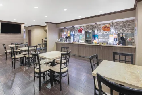 Days Inn & Suites by Wyndham Arlington Near Six Flags Restauration Photos