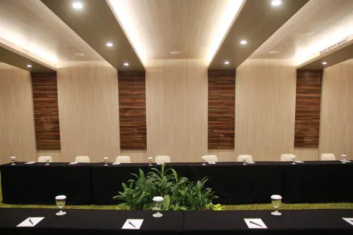 Sparks Life Jakarta, ARTOTEL Curated Fasilitas Bisnis Photos