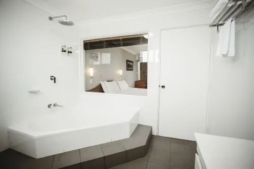 Colonial Motel Richmond Rooms Photos