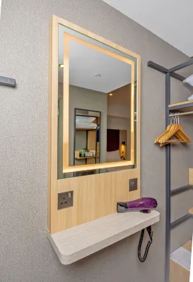 Premier Inn Abu Dhabi Capital Centre Rooms Photos