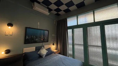 Local Backpacker Hostel Rooms Photos