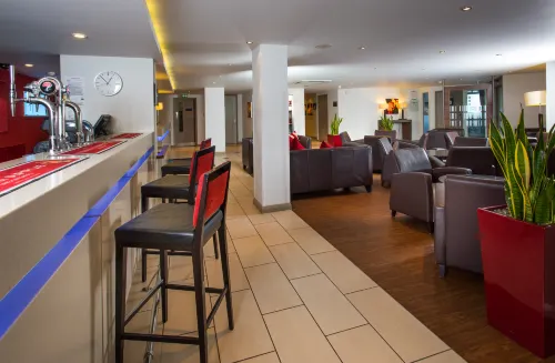 Holiday Inn Express Warwick - Stratford-Upon-Avon Public Areas Photos