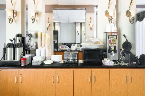 Howard Johnson by Wyndham Newburgh/West Point Dining Photos