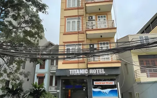 TITANIC HOTEL Exterior Photos