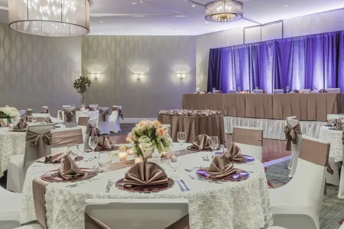 DoubleTree by Hilton Hotel Nashville Downtown Restauration Photos
