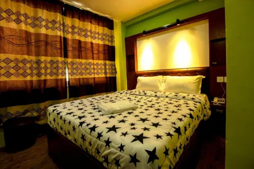 Everest Holiday Inn Photos