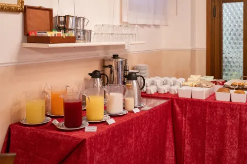 Hotel Tivoli Dining Photos