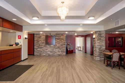 Red Roof Inn & Suites Indianapolis Airport Public Areas Photos