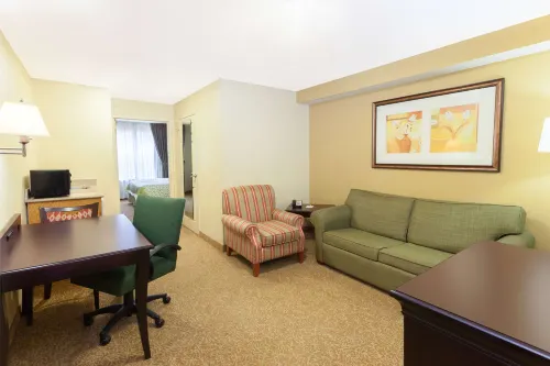 Days Inn & Suites by Wyndham Tucker/Northlake Photos