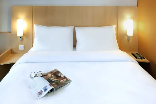 Hotel Ibis Milano Ca' Granda Photos