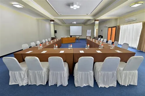 Grand Whiz Hotel Trawas Mojokerto Fasilitas Bisnis Photos
