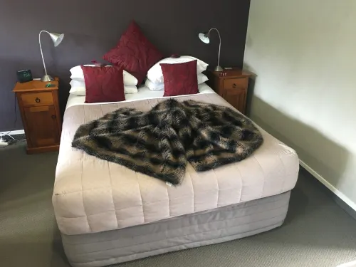 Lakefront Lodge Rooms Photos