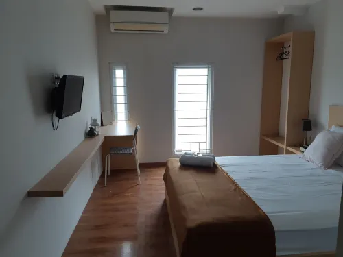 UROOMS Senayan Kamar Photos