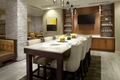 Hyatt Place Miami Airport East Restauration Photos