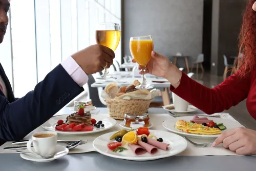 The Bentley Luxury Hotel & Suites Питание Photos