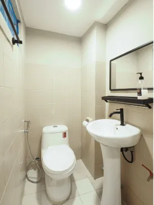 RQ Bangkok Huai Khwang by Collection O Photos