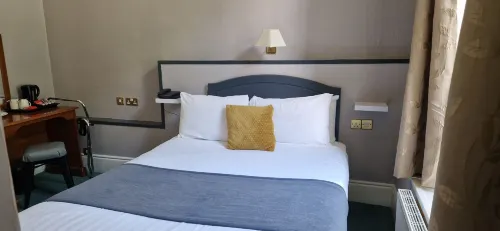 Commodore Hotel Photos
