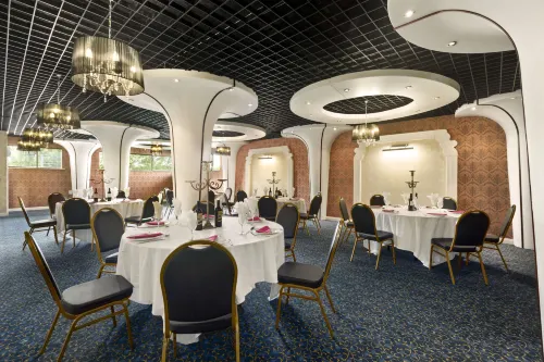 Ramada by Wyndham Oldbury Birmingham Restauration Photos