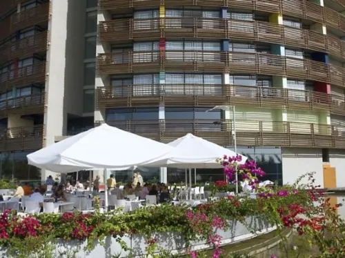 Nirvana Cosmopolitan Hotel - Convention & Sports Center Area Publik Photos