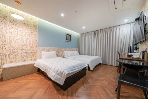 HY Realty Hotel Rooms Photos