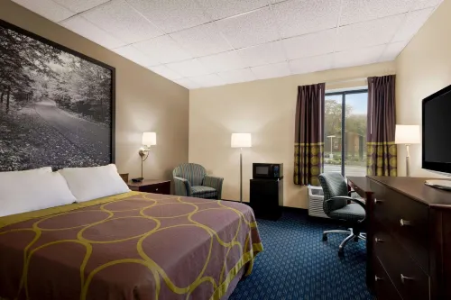 Super 8 by Wyndham Liverpool/Syracuse North Airport Featured Photos