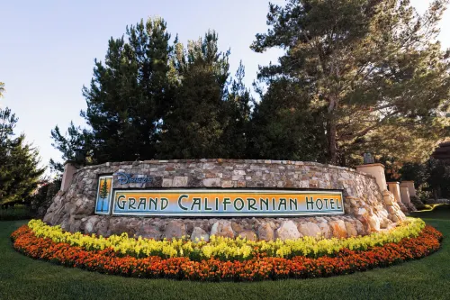 Disney's Grand Californian Hotel & Spa Рядом с отелем Photos