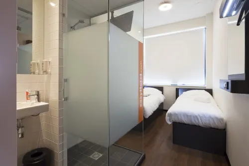 EasyHotel Amsterdam City Centre South Rooms Photos