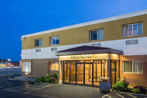 FairBridge Inn Express Buffalo Airport Williamsville Rooms Photos
