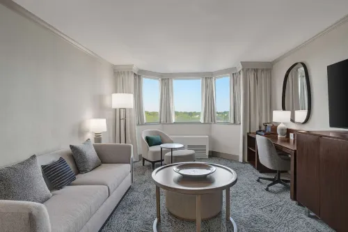 Hilton Arlington National Landing Rooms Photos