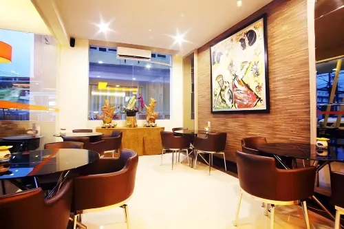 Avira Hotel Makassar Dining Photos