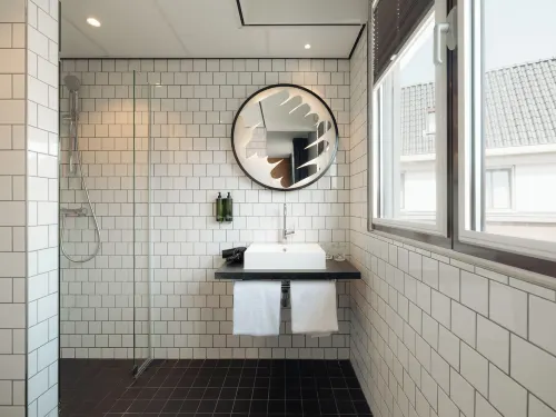 Conscious Hotel the Tire Station Camere Photos
