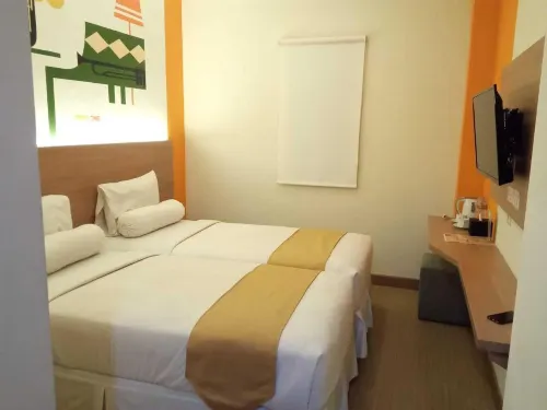 Front One Hotel Tulungagung Photos