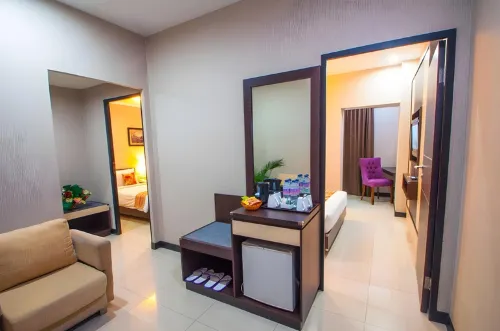 Daima Hotel Padang Photos