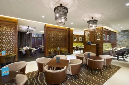 Hilton Garden Inn Dubai Al Muraqabat - Deira Restauration Photos