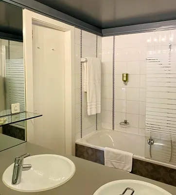 L'Hôtel by Hostellerie du Château Værelser Photos