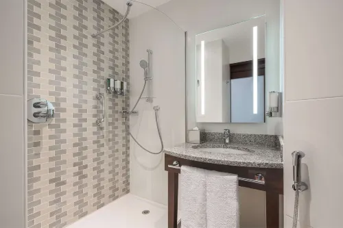 Hampton by Hilton Dubai Al Barsha Rooms Photos