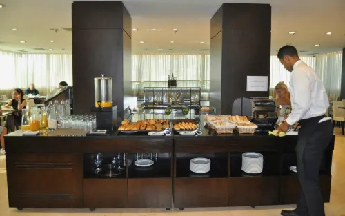 LCB Hotel Fuenlabrada Dining Photos