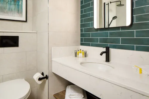 Delta Hotels by Marriott Warwick Rooms Photos