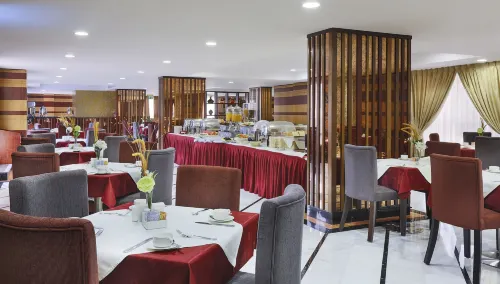 Gateway Hotel Restauration Photos