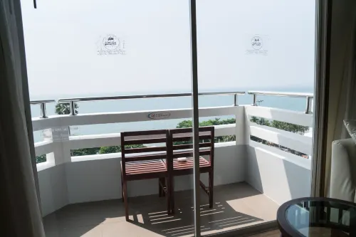 Grand Jomtien Palace Hotel Рядом с отелем Photos