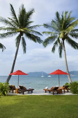 Amari Phuket Рядом с отелем Photos