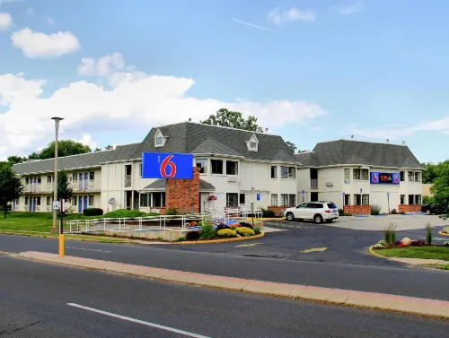Motel 6 Enfield, CT - Hartford Rooms Photos