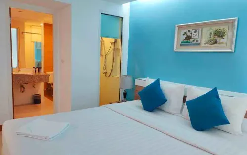 By Dee at Jomtien Zimmer Photos